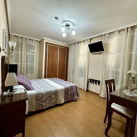 Πανσιόν Avenida *